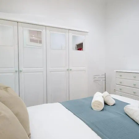 - Avda La Costa Apartmán *